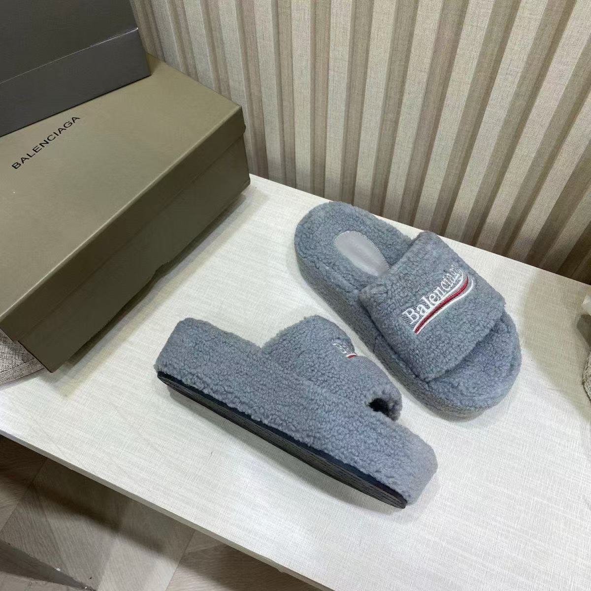 Balenciaga Slippers Women(AAA)-002