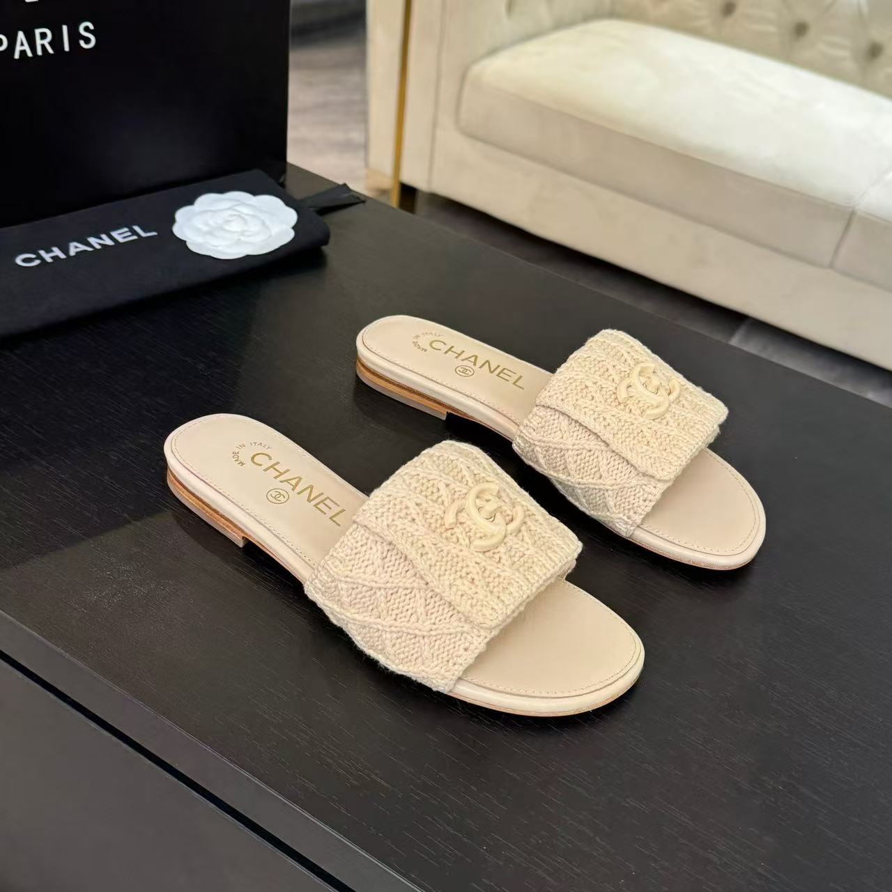 Chanel Slippers Women(AAA)-014