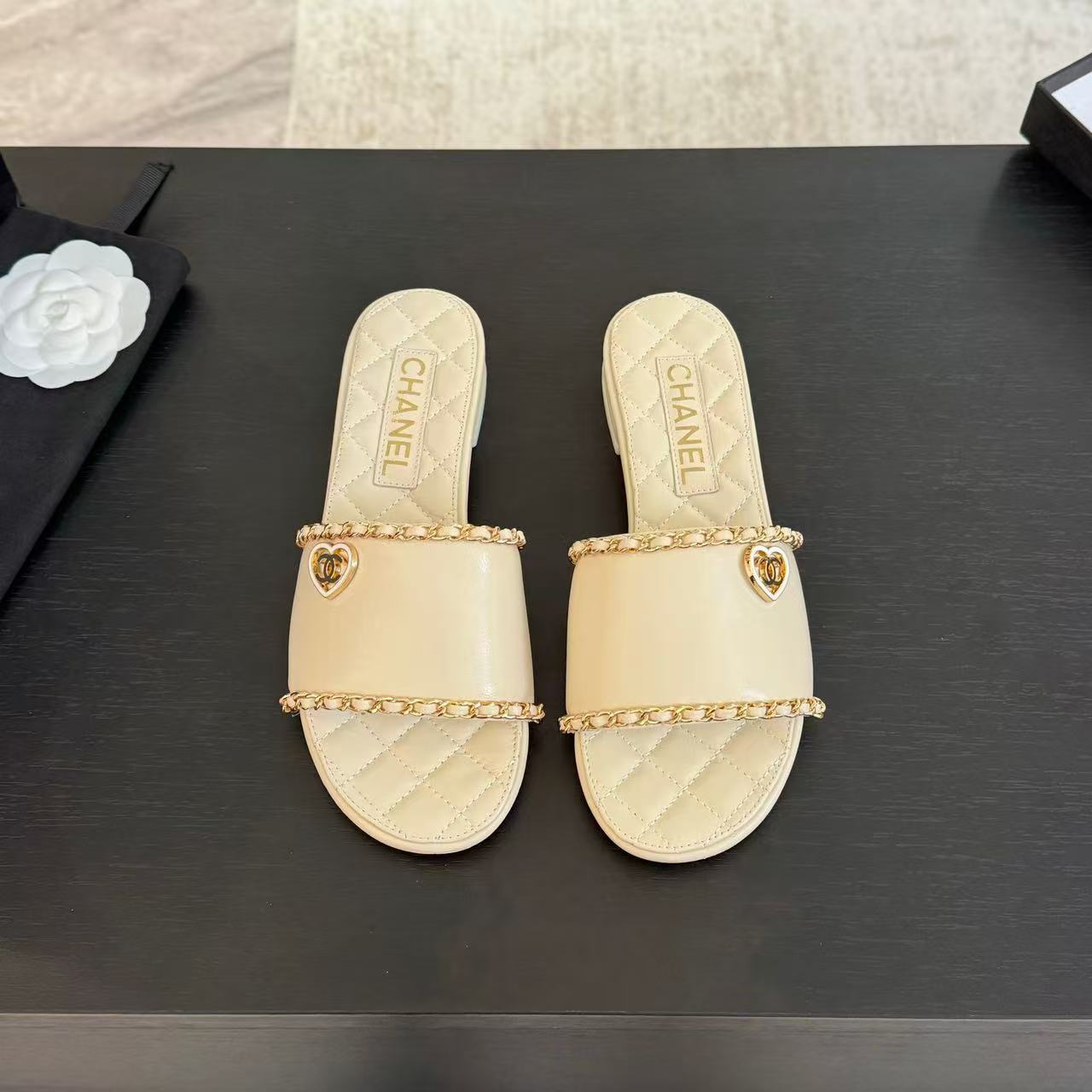 Chanel Slippers Women(AAA)-020