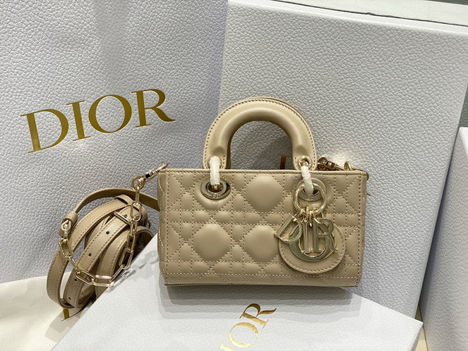 Dior Handbags AAA(Women)-382