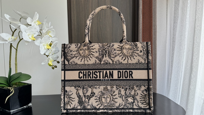 Dior Handbags AAA(Women)-484