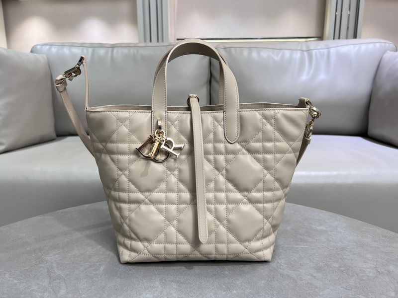 Dior Handbags AAA(Women)-538