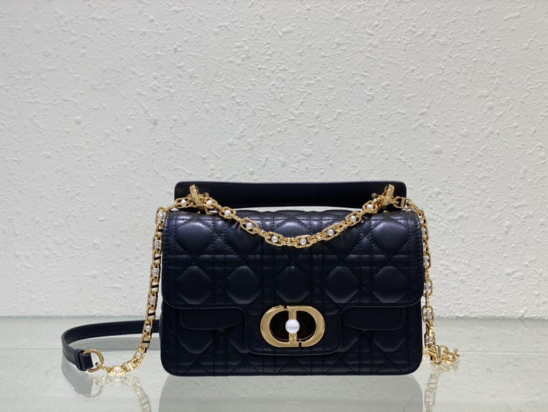 Dior Handbags AAA(Women)-561