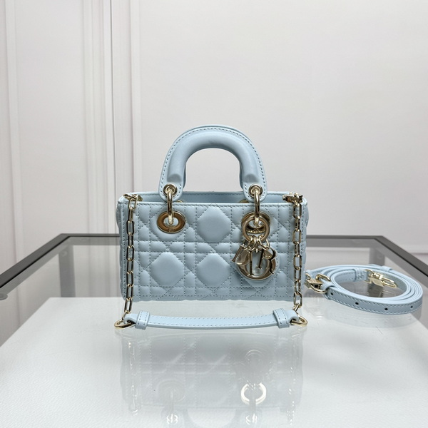 Dior Handbags AAA(Women)-572