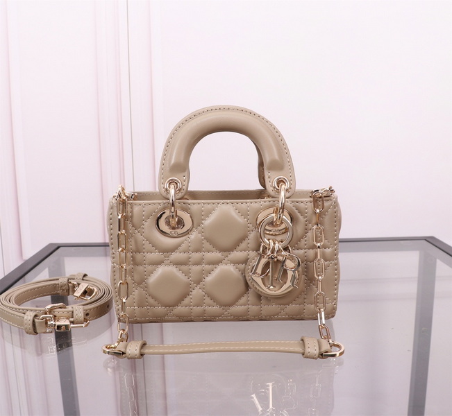 Dior Handbags AAA(Women)-573