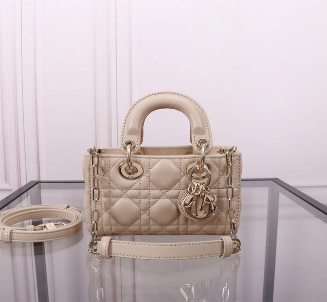 Dior Handbags AAA(Women)-575