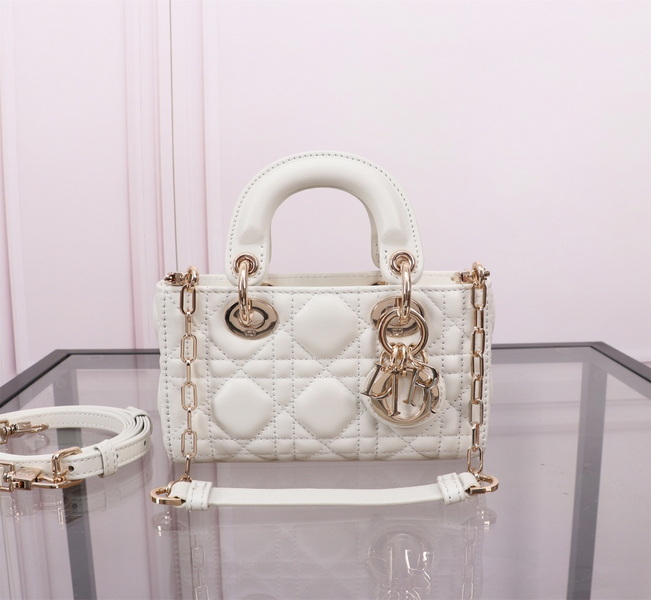 Dior Handbags AAA(Women)-576