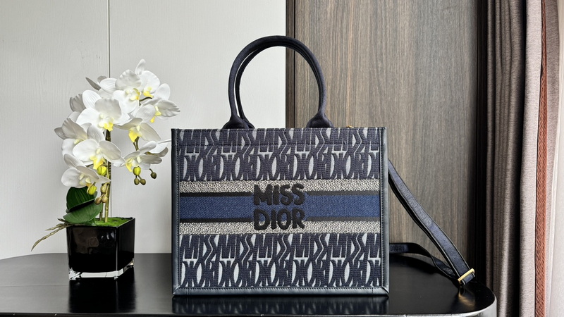 Dior Handbags AAA(Women)-599