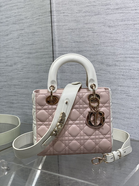 Dior Handbags AAA(Women)-672