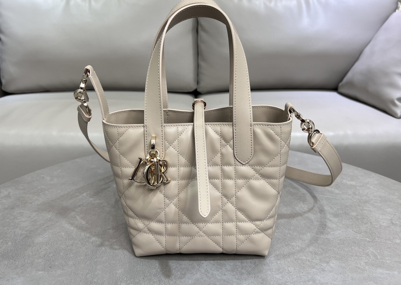 Dior Handbags AAA(Women)-685