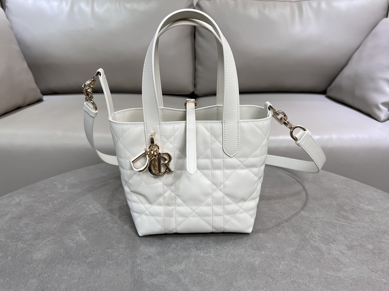 Dior Handbags AAA(Women)-686